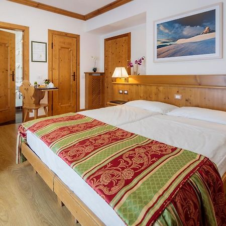 Hotel Aquila Cortina dʼAmpezzo Esterno foto